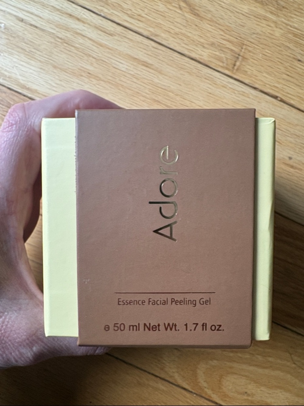 Adore Cosmetics Essence Facial Peeling Gel - Shimmery Gold Jar - Picture 4 of 6